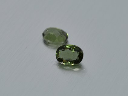 Moldavite naturlicher oval 6x8 mm facettiert