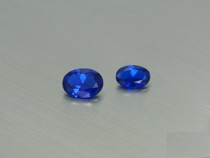 7668 spinell synthetisches oval 5x7 mm blau farbe saphir