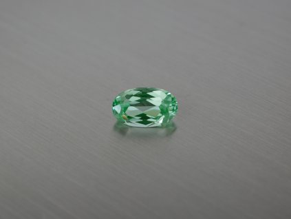 Spinell synthetisches  oval 8x13 mm grüne Minze