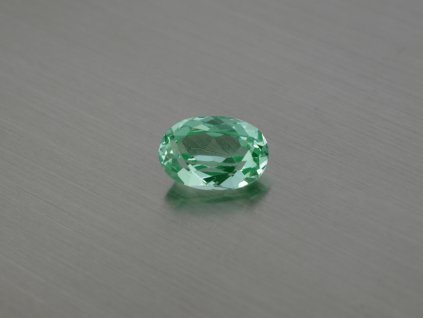 Spinell synthetisches  oval 9x13 mm grüne Minze