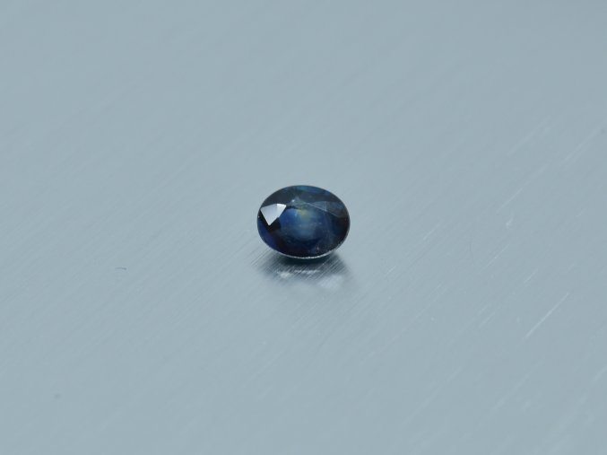 Saphir naturlicher oval 4.7x5.9 mm blau facettiert