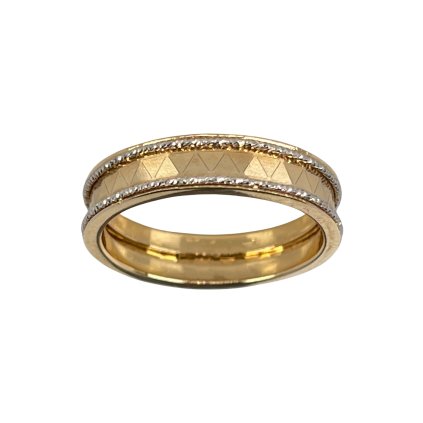 Zlatý dizajnový obručový prsteň so vzorom