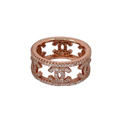 Strieborný prsteň s logom značky a povrchovou úpravou