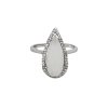 Strieborný prsteň s kameňom v tvare kvapky s kryštálmi