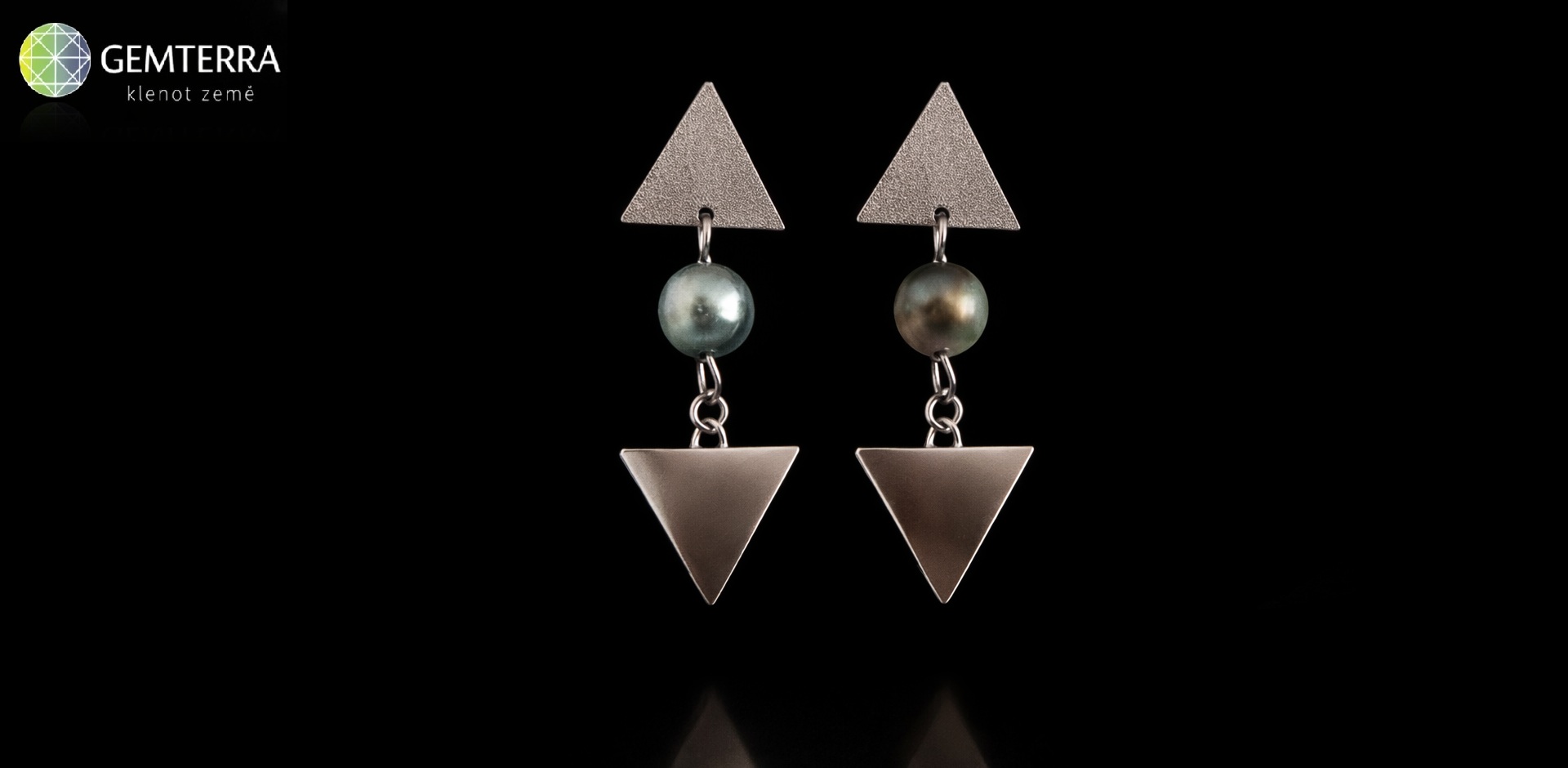 Náušnice z říčních perel a chirurgické oceli