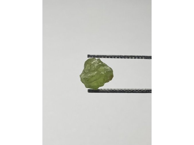Peridot surový 4.95ct