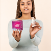 zena s tamponmi gentle day super plus v ruke