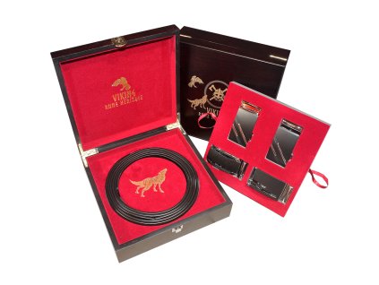 Prémiová luxusní dvoupatrová sada Opasků Viking v dřevěné kazetě. BOX č.V2 (Délka opasku délka do 140cm (3XL) za doplatek 69kč., Pásek navíc anebo ne Kazeta tak jak je na obrázku, z jedným páskem.)