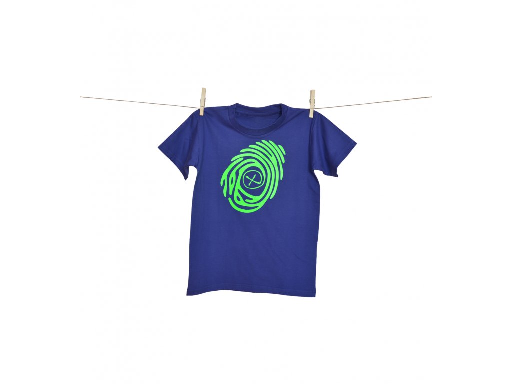 With this T-shirt your child will be easy recognized. It has fingerprint with Geocaching logo in front.