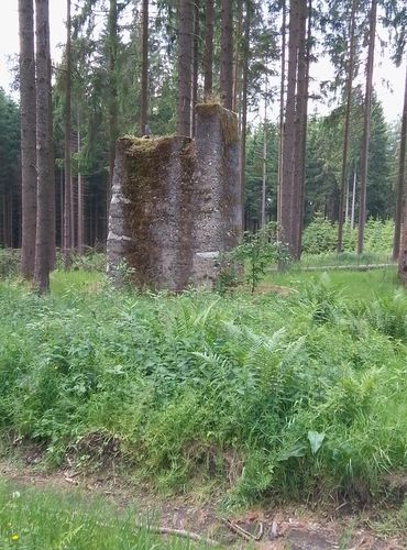 Tajemný pilíř lanovky nedaleko "vápenky"