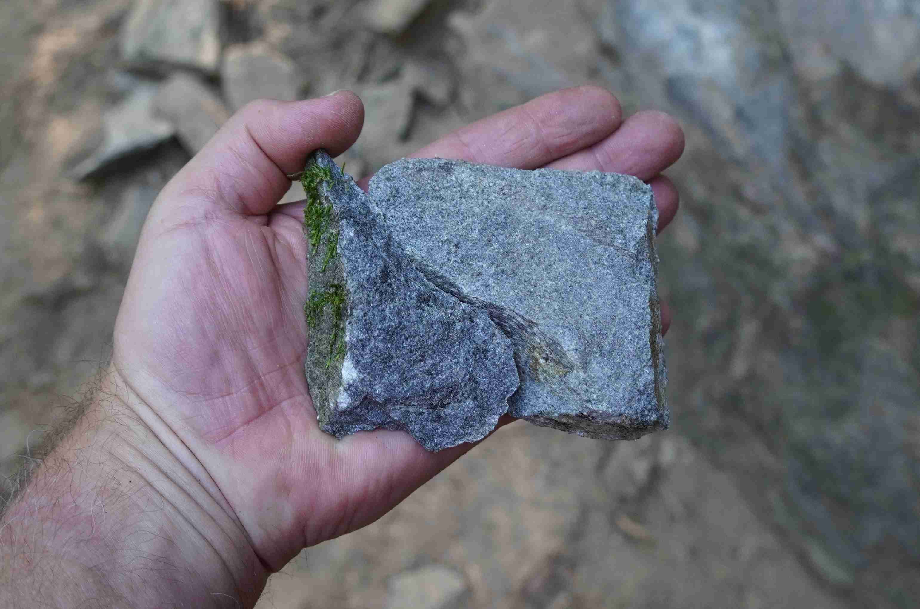 sled-metamorfik-amfibolity-GeologieAska.cz-GeoVychazky.cz