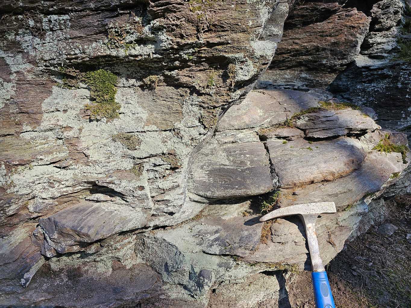via-farrata-as-certovy-kameny-skaly-GeologieAsska.cz-dve-vrasy-nad-sebou-web