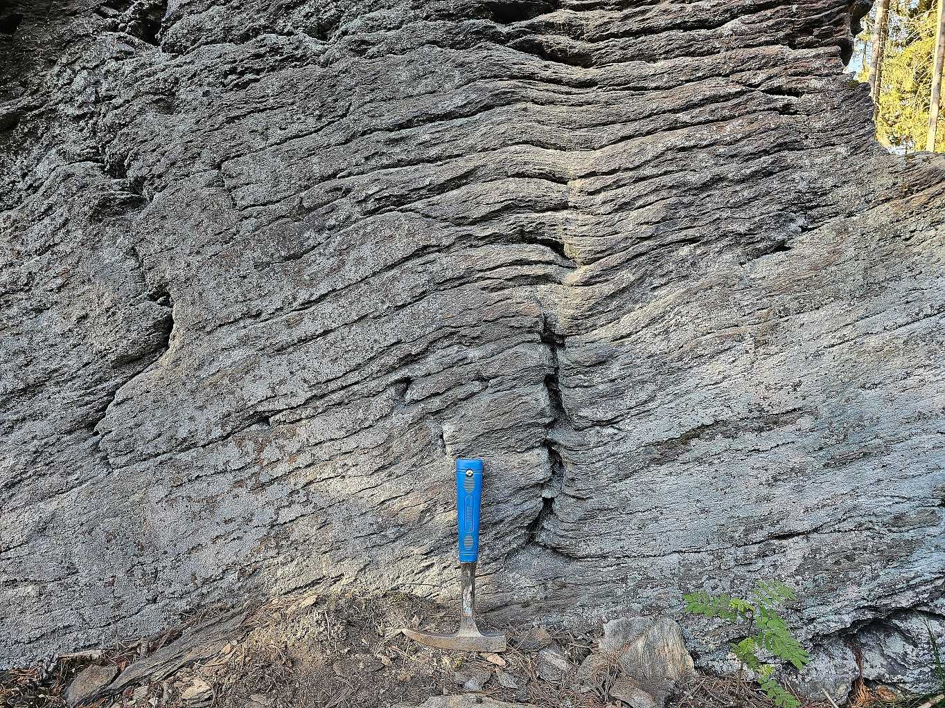 via-farrata-as-certovy-kameny-skaly-GeologieAsska.cz-tahova-puklina-web