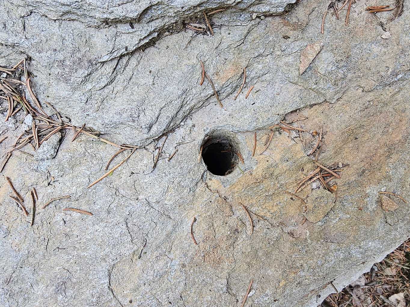 via-farrata-as-certovy-kameny-skaly-GeologieAsska.cz-vyvrt-web