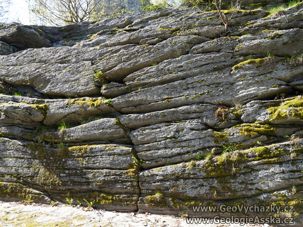 DSC01655_kvarciticky_svor_Hainberg_GeologieAsska.cz