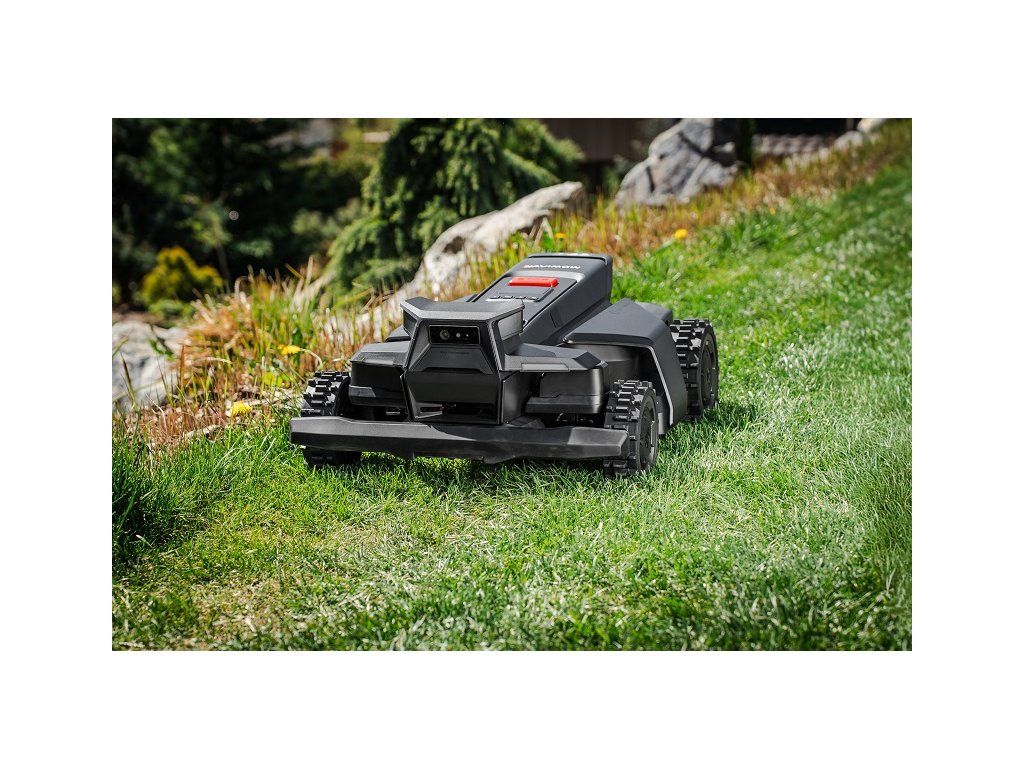 Segway Navimow na zahradě