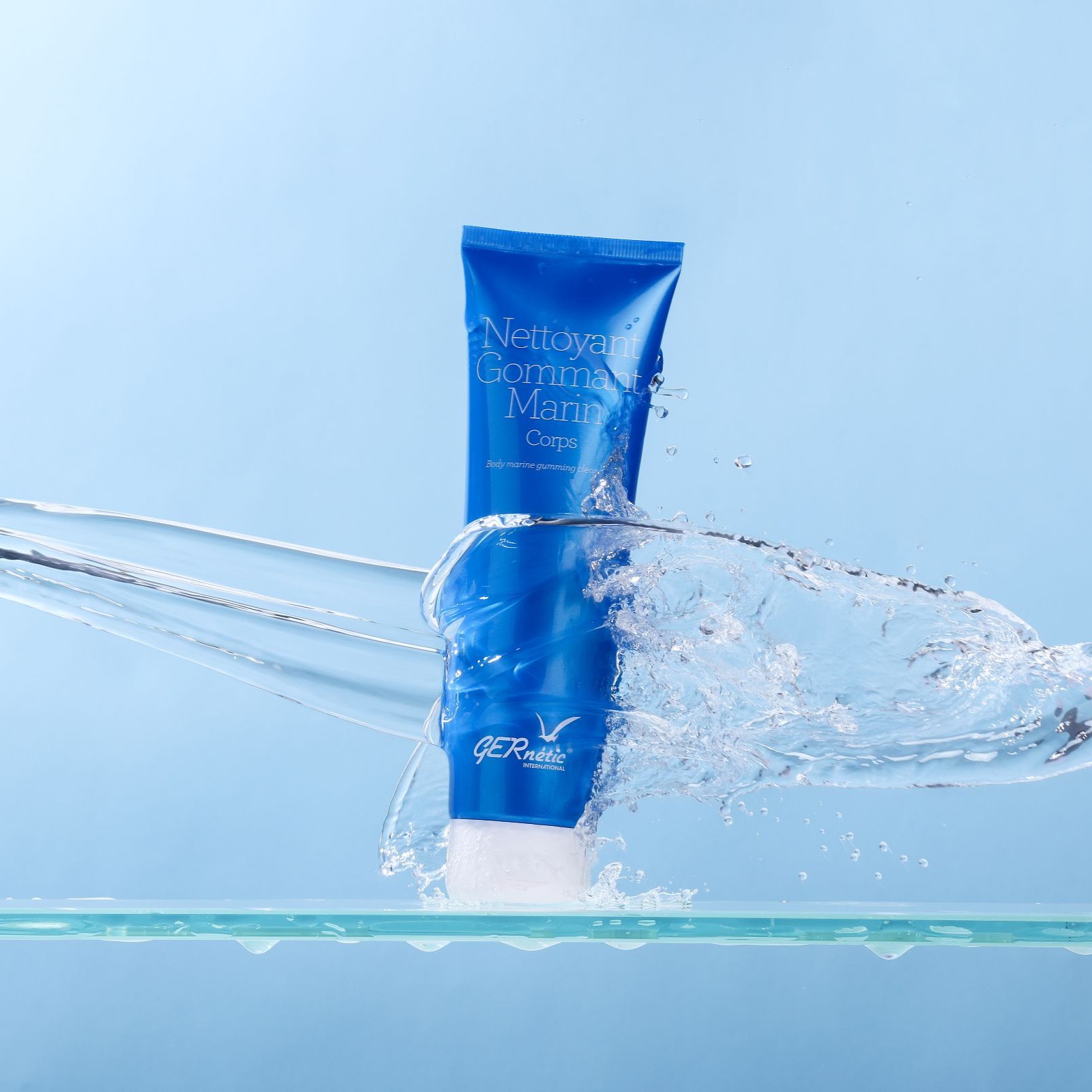 Jemný remineralizující tělový peeling Nettoyant Gommant Marin Corps s inovativní brusnou složkou