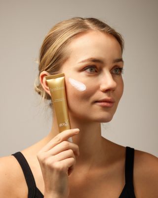 ✨ Symbiose je ochranný krém, který udrží pleť v rovnováze navzdory počasí. Chlad. Vítr. Mráz. Pleť zůstává hebká,...