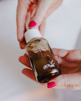 Instantní osvěžení pro unavenou pleť? Ano. Ale na buněčné úrovni. Jsou období, kdy pleť ztrácí jiskru ✨ Je unavená, mdlá,...