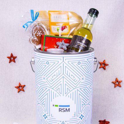 Svíčka, medovina a jablečné kroužky
