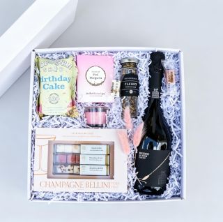 Na ty nejhezčí chvíle 🥂 Prosecco Extra Dry, sada Champagne Bellini a vonná svíčka v jednom elegantním balení. Ideální k...