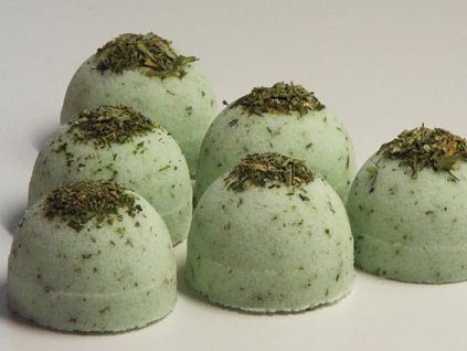 vyr 10sumive bomby konopi