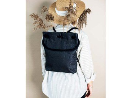 148005 designovy batoh indigo ananas cerny 8 l cerna