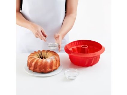 Silikonová pečicí forma na bábovku 22 cm Lekue | červená