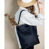 148005 2 designovy batoh indigo ananas cerny 8 l cerna