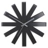 31479 designove nastenne hodiny umbra ribbon 30 cm cerne