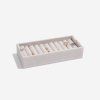 75443 7 prihradka na prstynky stackers grey velvet ring roll sedobezova