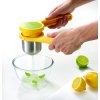 Odšťavňovač s rotačním mechanismem Joseph Joseph Helix Citrus Juicer