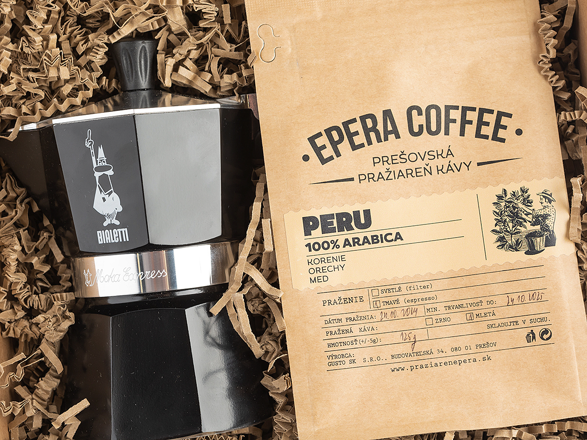 espresso-moka-kavovar-kotogo-bialetti-v-ciernej-farbe-s-cerstvo-mletou-kavou-od-epera-coffee-4