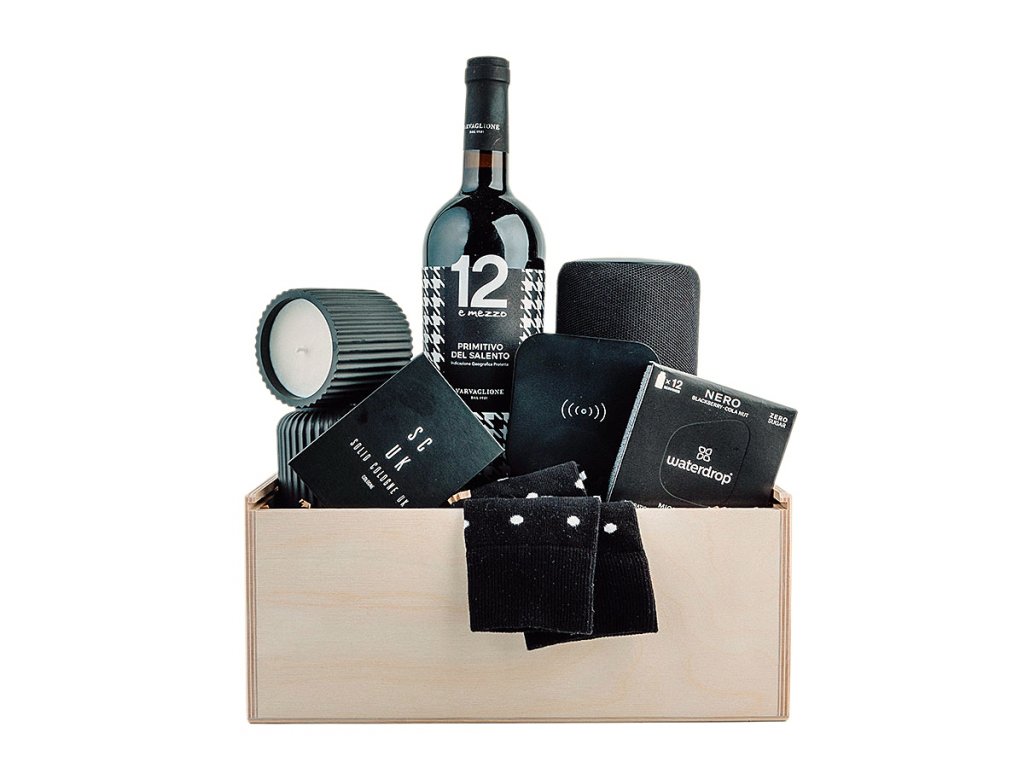 darcek pre muza v drevenom boxe s talianskym vinom primitivo varvaglione mikrodrinkami waterdrop bezdrotovy reproduktor sojova sviecka bezdrotova nabijacka ponozky fusakle a tuhym parfemom scuk 2