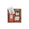 darcekova krabicka pre zenu so zdravou sojovou svieckou caffeine remeselnou cokoladou znacky ajala prirodne mydlo bozske maliny znacky almara soap a odznak hento toto laslo 4