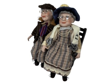 157962 porcelanove panenky babicka a dedecek na lavicce v kostkovanych satech