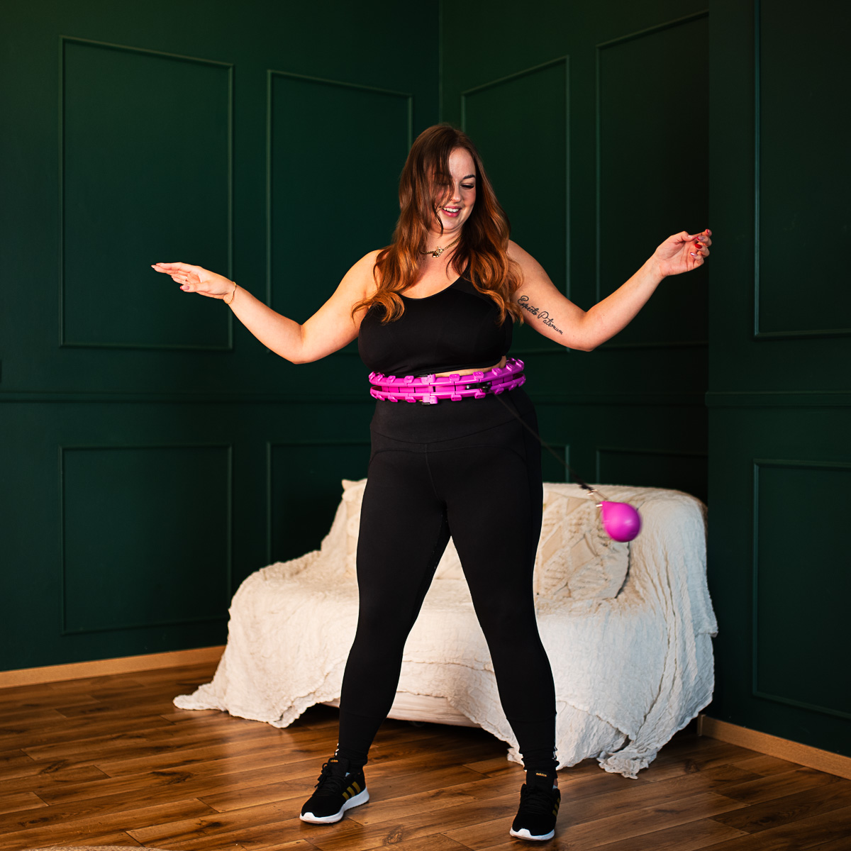 HHW12 PLUS SIZE FIALOVÁ MASÁŽNÍ HULA HOOP OBRUČ SE ZÁVAŽÍM HMS