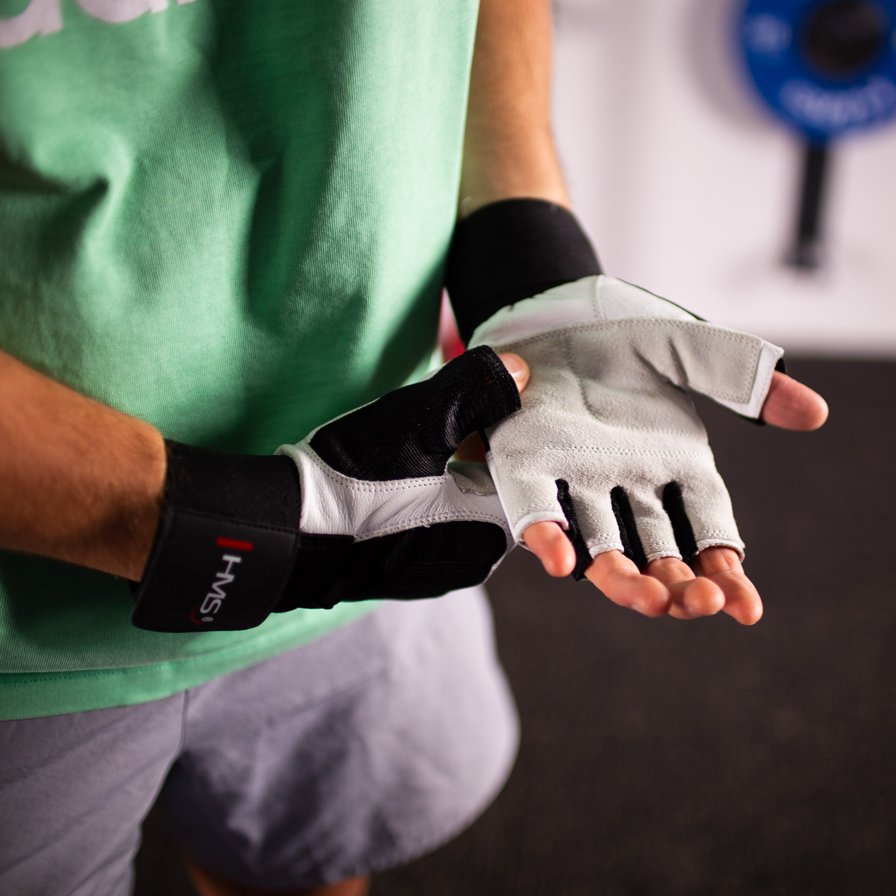 RST04 BÍLÉ VEL.XXL FITNESS RUKAVICE HMS