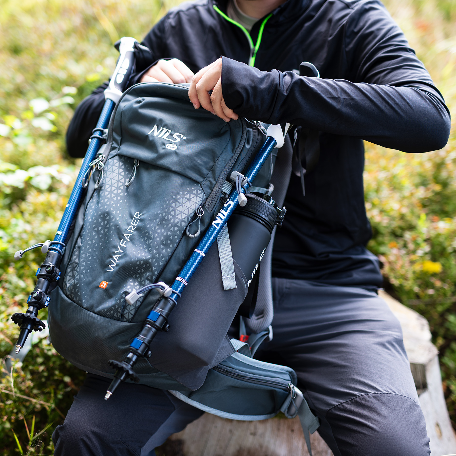 NC1925 WAYFARER ŠEDÝ TURISTICKÝ BATOH 35L NILS CAMP
