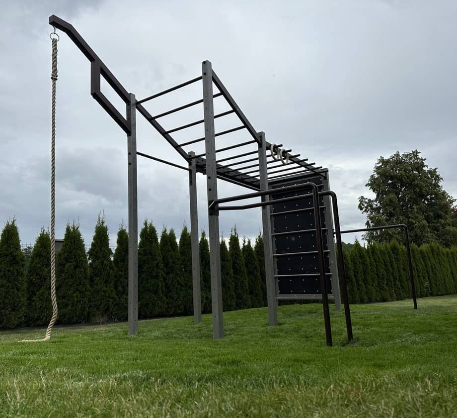 Hřiště na zahradě rodinného domu