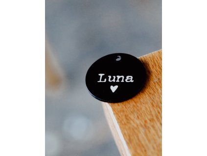 Srdce psí známka černá