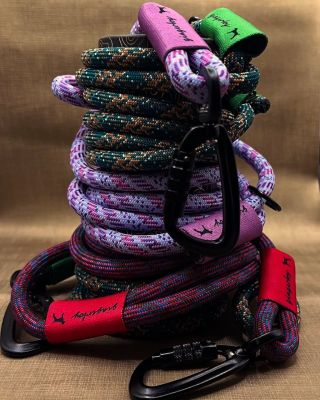 🐾✨ Máme novinku! ✨🐾 Lanová vodítka s černou bajonetovou karabinou!✨🐾 Kvalitní, pohodlná a krásná – ideální na každou...