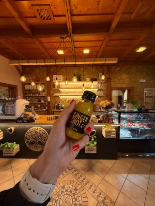 Kavárna a květinářství v jednom ? Proč ne? 👌🏻 Doporučujeme @kafe_a_lebeda ☕️💐 Výborná káva☕️ , čerstvé květiny 💐, brunch...