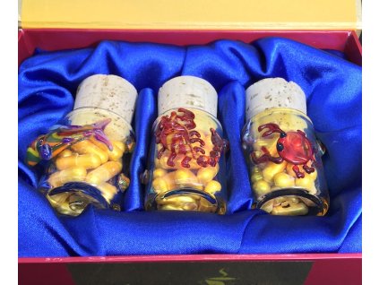 Podaruj zdrowie – zestaw 3 sztuk zawierający 18 000 mg chińskiego żeń-szenia w złotych kapsułkach.
