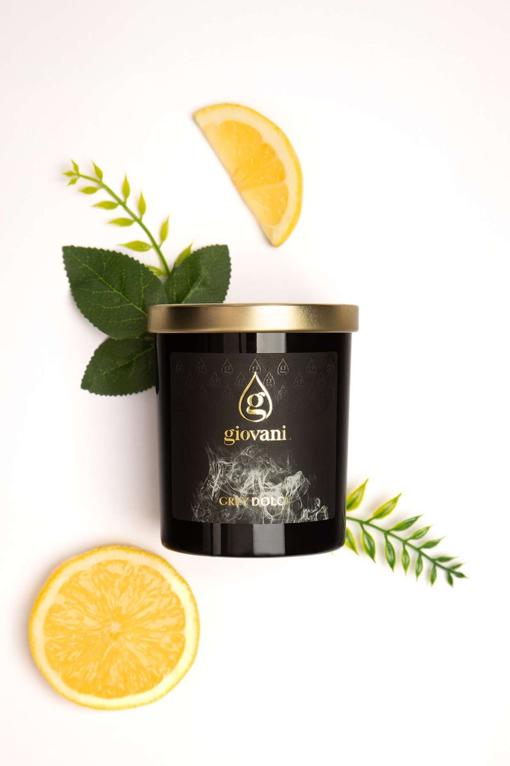 Свещ GREY DOLCE за дома, която ароматизира пространството