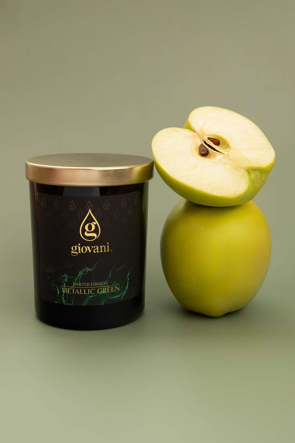 Ароматна свещ Giovani с парфюм METALLIC GREEN
