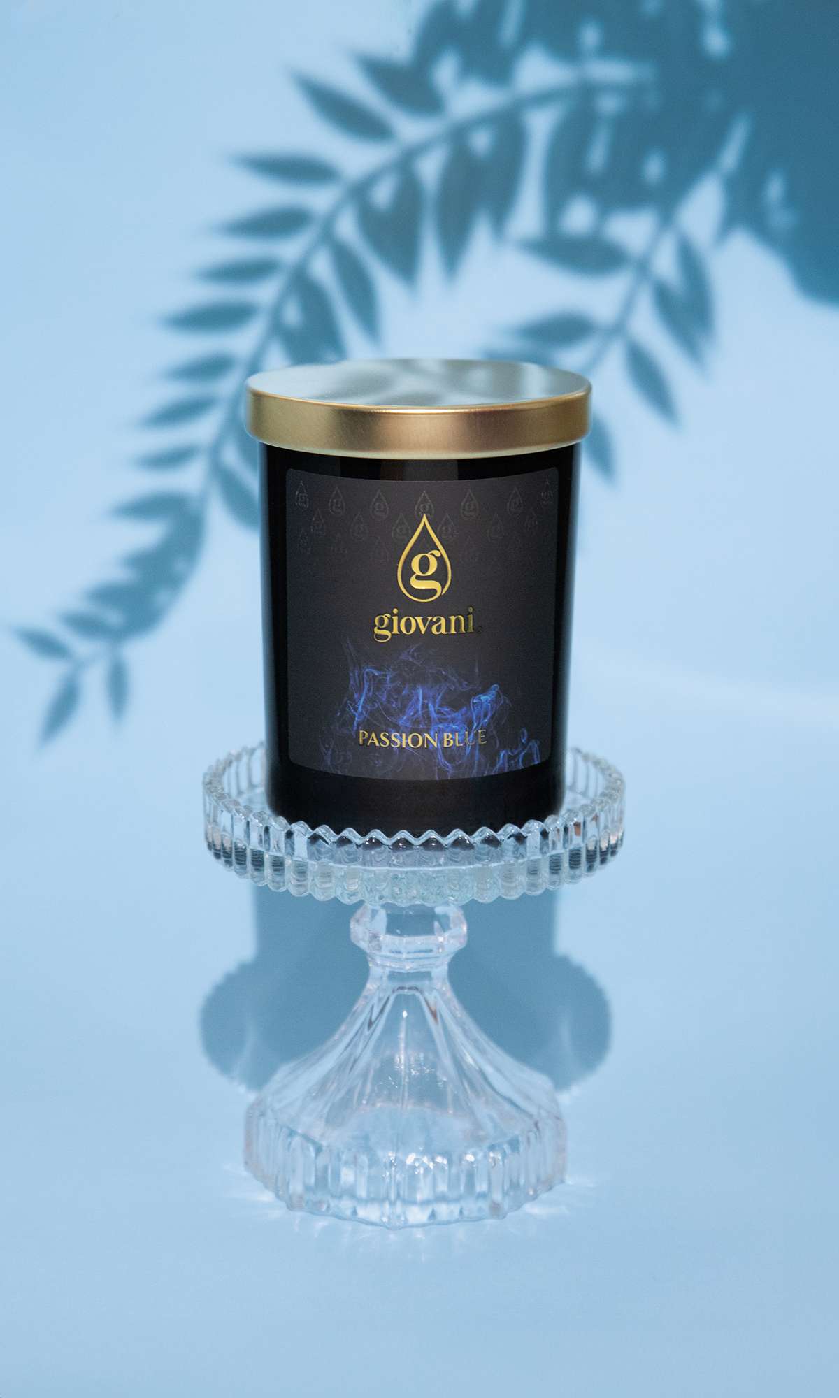 Eine Duftkerze für das Haus um den Raum zu parfümieren Passion Blue