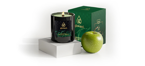Eine Kerze, die nach Parfüm riecht METALLIC GREEN