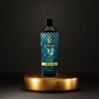 💋 SPICY KISS 🌿 Un parfum de lessive épicée à l’odeur de romarin, enrichi de citron, de bergamote, de vanille, de musc et...