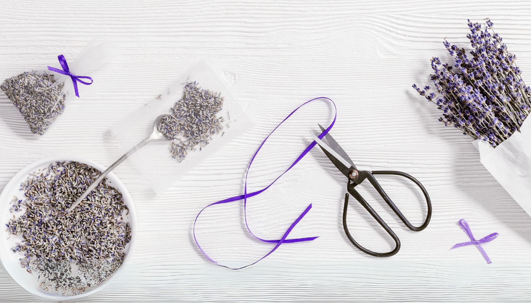 How to Make a Natural Wardrobe Freshener